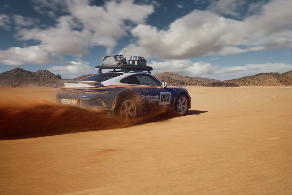 Porsche 911 Dakar with roof rack in desert